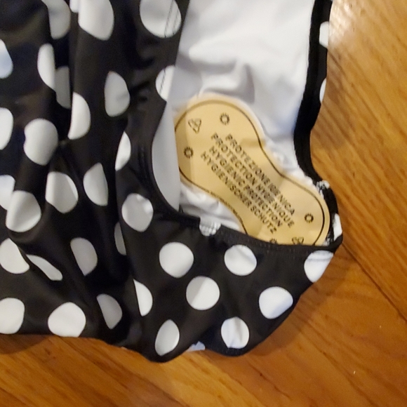 Swimsuit New without Tags. Size XL - Picture 4 of 8